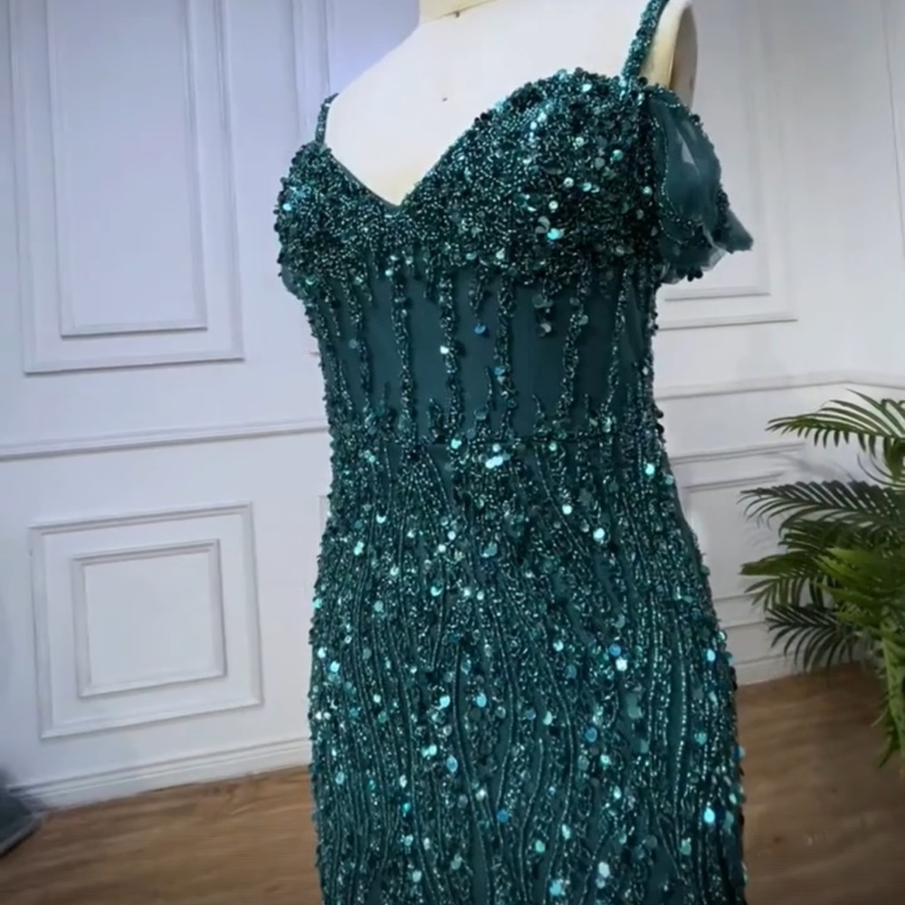 BRAND NEW EMERALD GREEN FEATHER GOWN🔥😍 - Picture 5 of 8